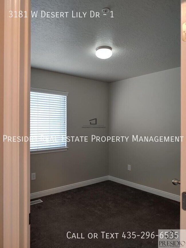 Building Photo - 3181 W Desert Lily Dr
