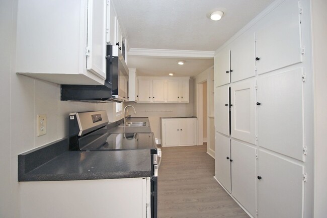 Building Photo - PRE-LEASING for 2025! 3 Bedroom, 2 Bath - ...