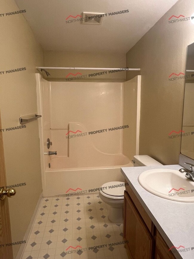 Building Photo - R152B