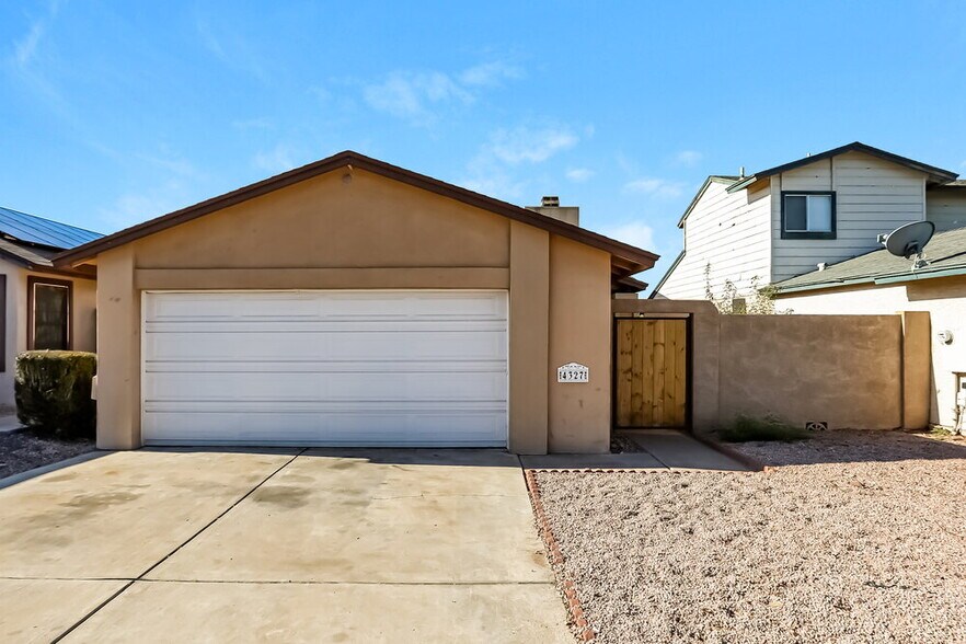 Primary Photo - 4327 E Contessa St