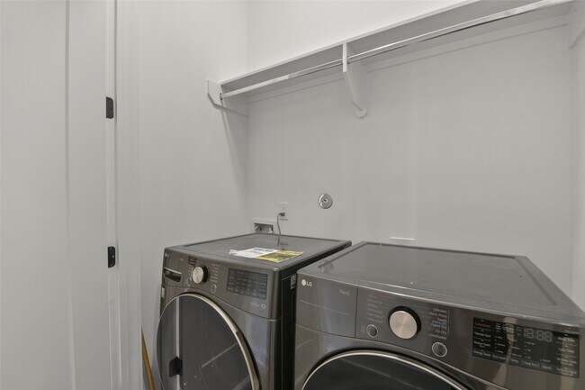 Building Photo - 1247 Peden St