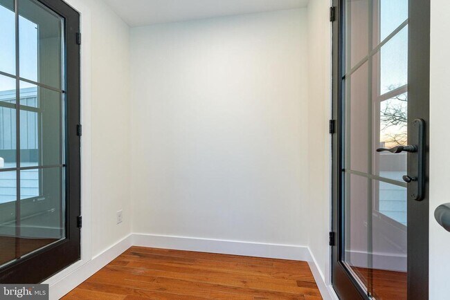 Building Photo - 412 Sepviva St