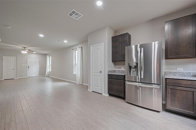 Building Photo - 24742 Russet Bluff Trl