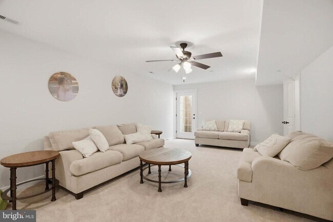 Building Photo - 722 Whitneys Landing Dr