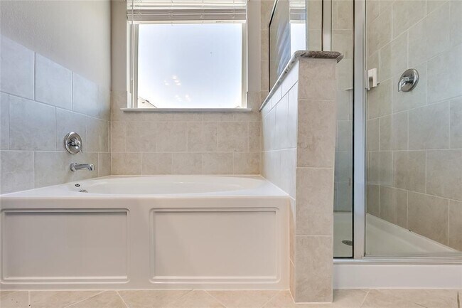 Building Photo - 821 Falkland Trace