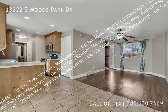 Building Photo - 13222 S Woods Park Dr