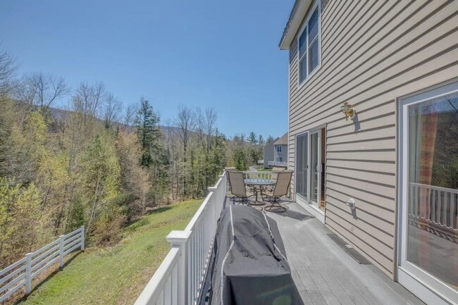 Building Photo - 130 Woodland Loop