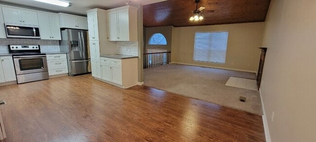 Building Photo - 6141 Blue Ash Dr