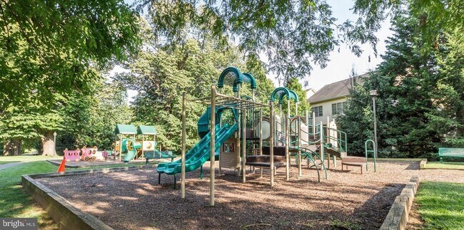 Building Photo - 102 Oak Knoll Terrace