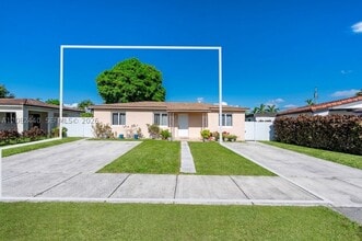 Building Photo - 1020 SW 73rd Pl
