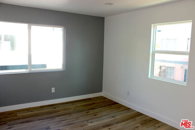 Building Photo - 1552 Winona Blvd