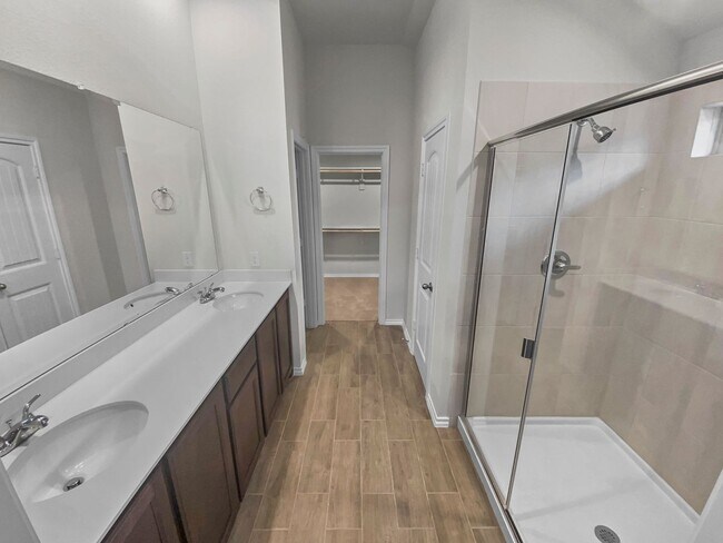 Building Photo - Stylish New Build with Luxury Finishes – M...