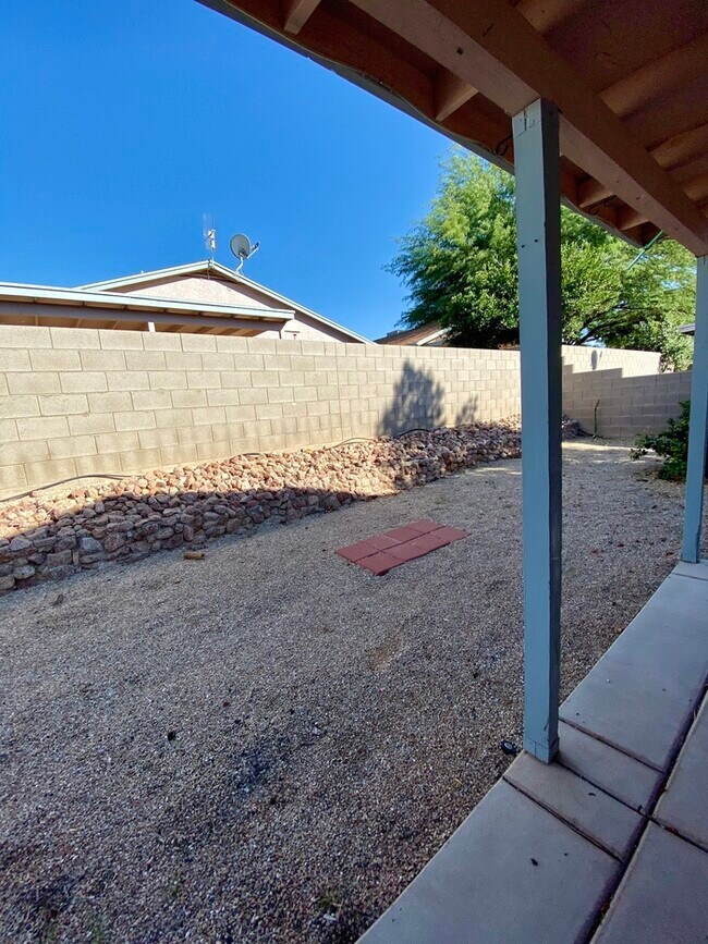 Building Photo - HOUSE FOR RENT