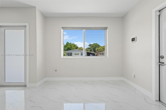 Building Photo - 230 NW 33rd Terrace