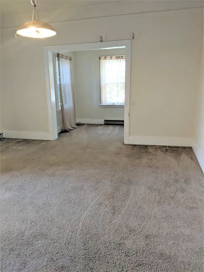 Building Photo - Huge West University 6 bed/3 bath/2 kitche...