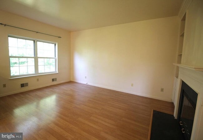 Building Photo - 92 Harvard Cir