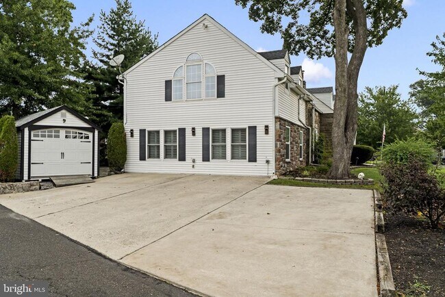 Building Photo - 79 Manor Cir
