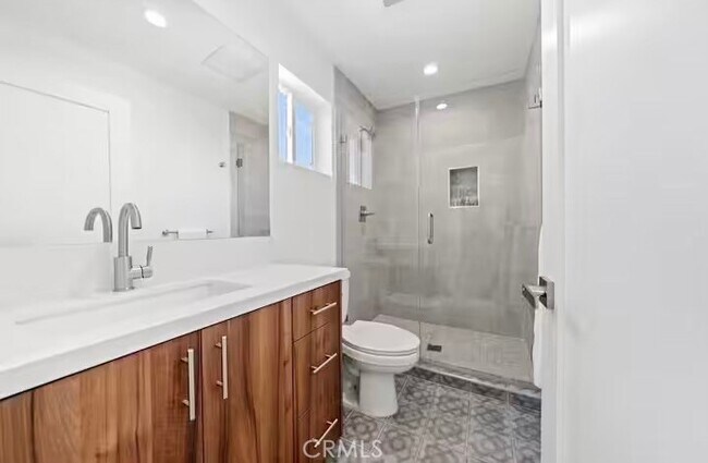 Building Photo - 5637 Klump Ave