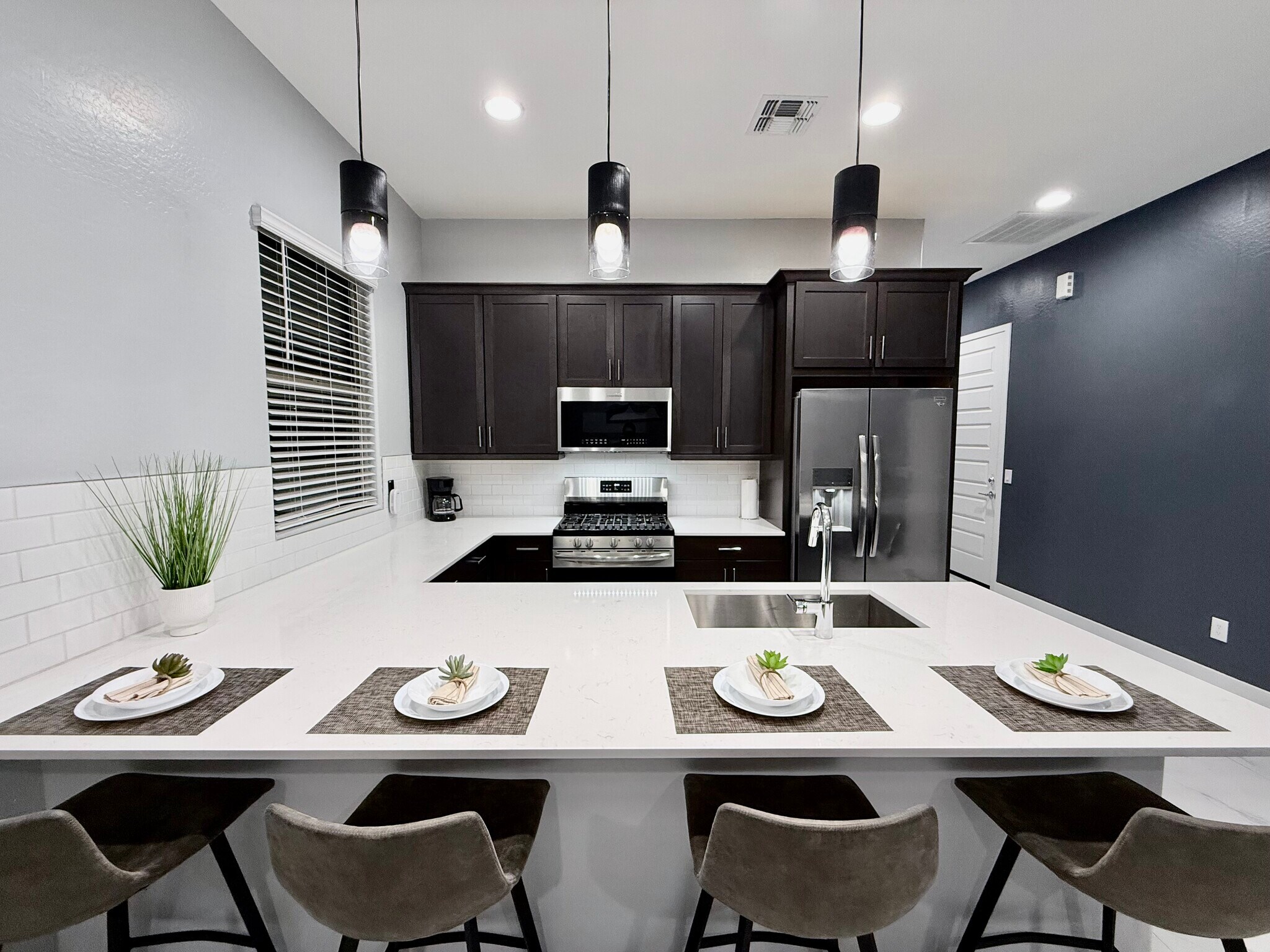 Building Photo - 4013 W Buist Ave