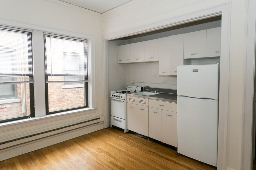 Building Photo - 805 Dempster St