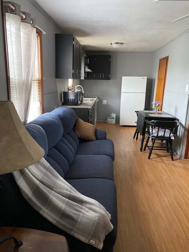 Building Photo - 11 Cross St