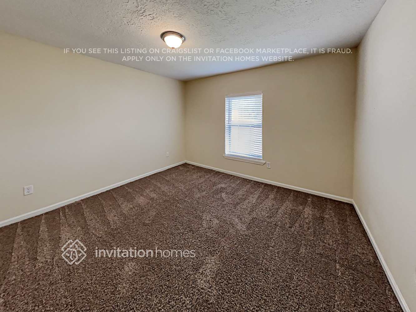 Building Photo - 16422 Oxnard Ln