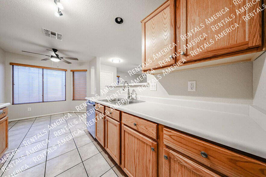 Building Photo - 42610 W Michaels Dr