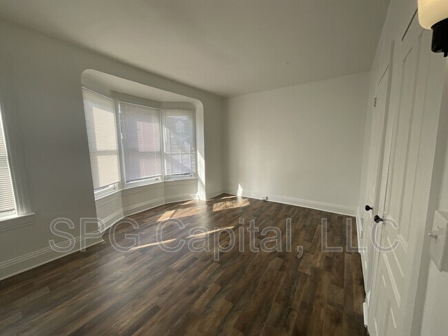 Building Photo - 709 W Princess St
