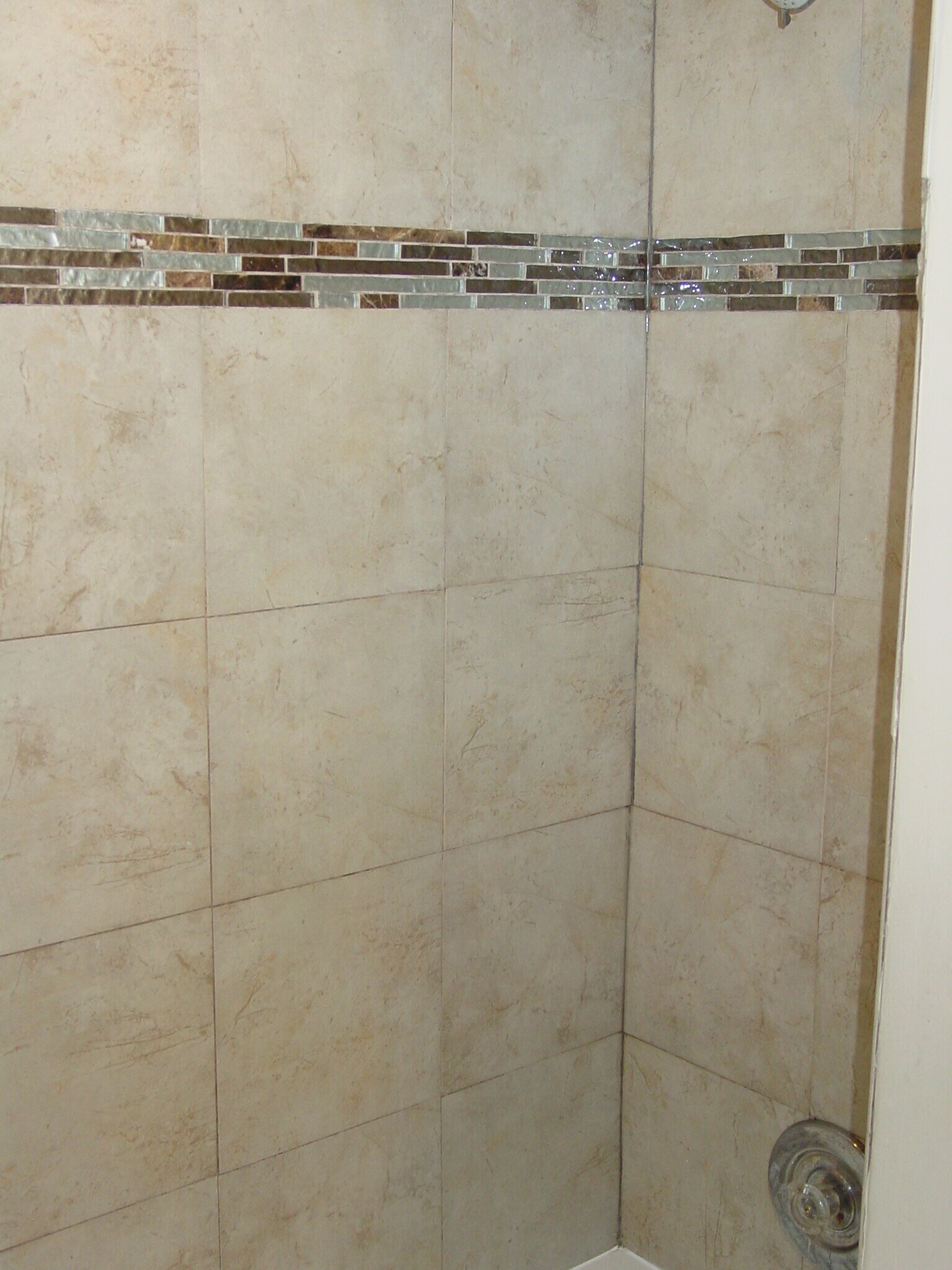Ceramic Tiled Tub Area - 20 N Locust St