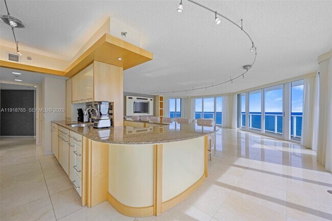 Building Photo - 16445 Collins Ave