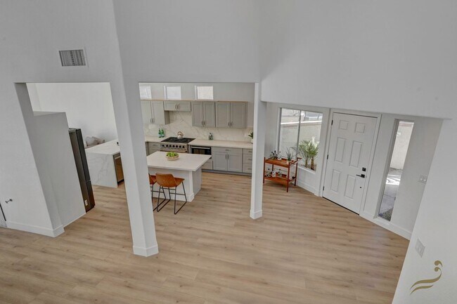 Building Photo - 3 Bedroom, 2.5 Bath Golf Course Home in Guard-Gated Canyon Gate