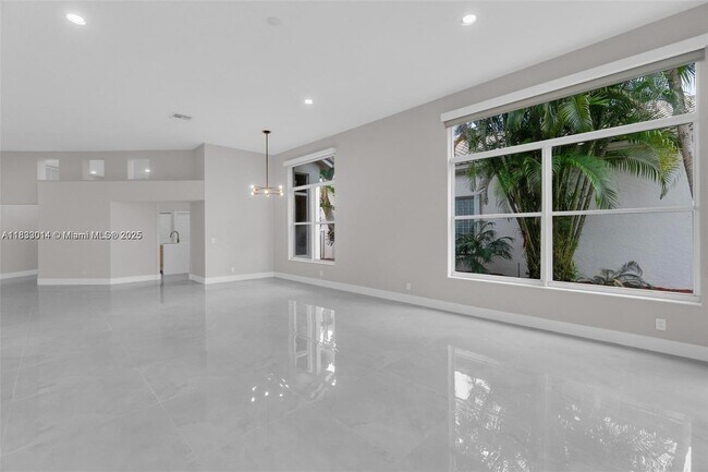 Building Photo - 2553 Bay Pointe Dr
