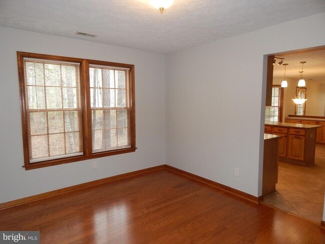 Building Photo - 43974 White Cedar Ln