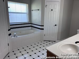 Building Photo - 1658 Lantana Cir