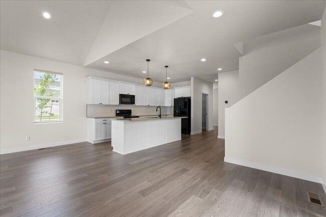 Building Photo - Newly Constructed Home with Spacious Layout