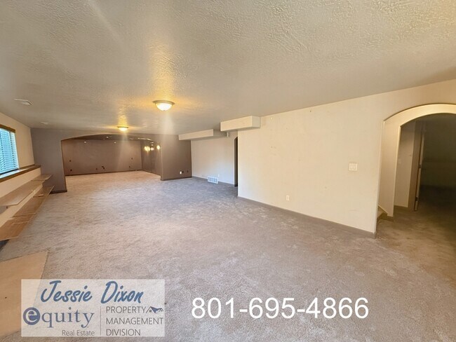 Building Photo - 5725 Brook Cir