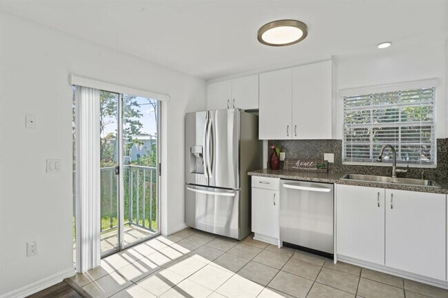 Building Photo - 6634 Hickorywood Ln