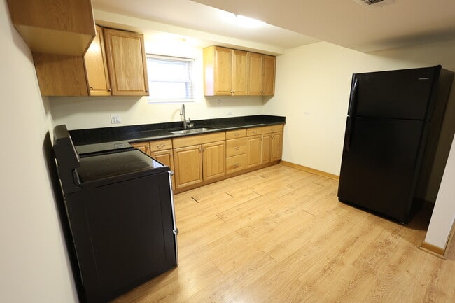 Building Photo - 9823 Linn Ave