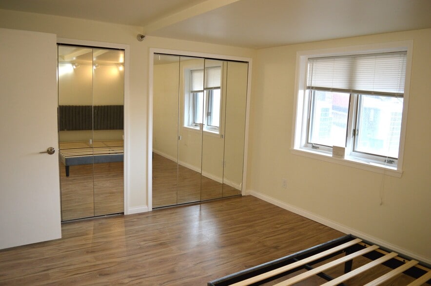 Building Photo - 328 N Allen St