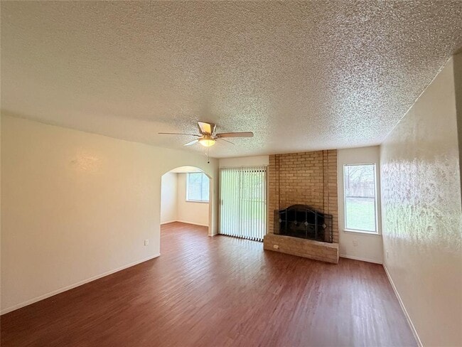 Building Photo - 10904 Meadgreen Ct