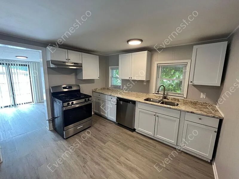 Building Photo - 9101 Hugh St