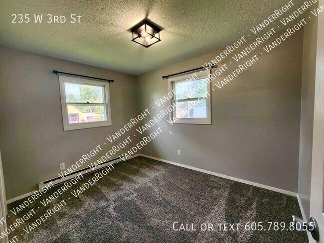 Building Photo - 235 W 3rd St-