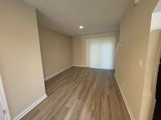 Building Photo - 3bd/2.5ba Townhouse in Northeast Columbia COMING IN JULY