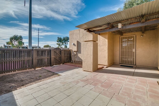 Building Photo - 460 N 64th Pl