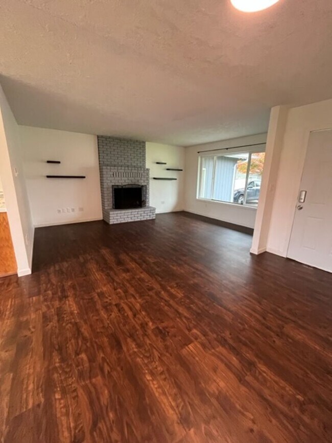 Building Photo - $500 off first full month! 3 Bedroom 2 Bath McMinnville OR