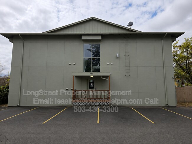 Building Photo - 915 SW Adams Ave