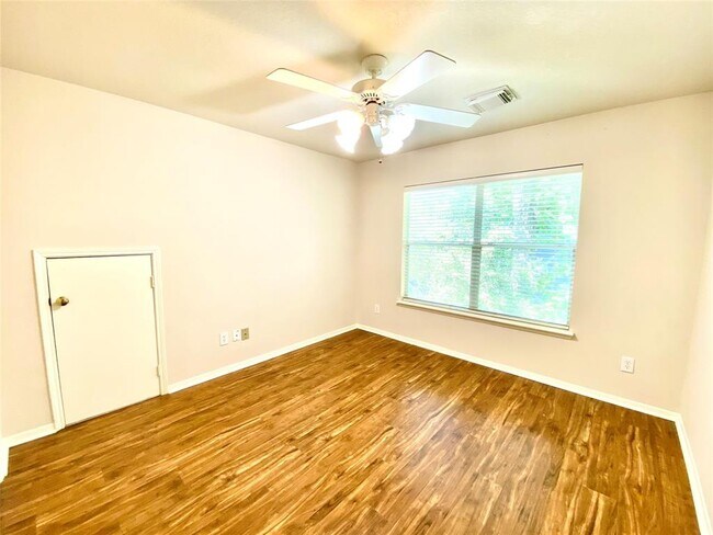 Building Photo - 127 N Willow Point Cir