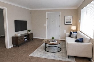 Building Photo - 2024 N Westwood Ave