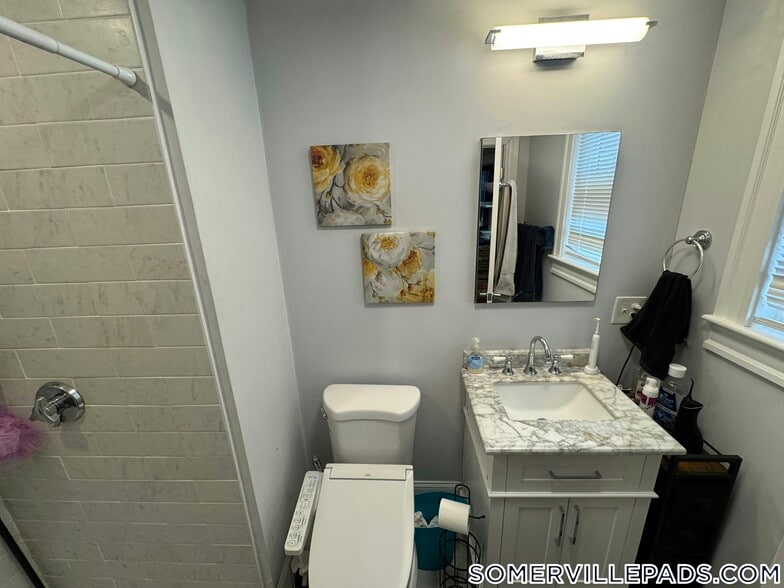 Building Photo - 11 Burnham St