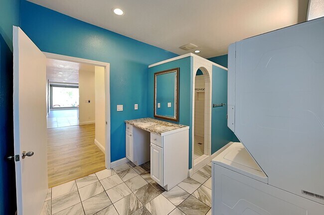 Building Photo - 300430144th